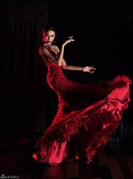 红与黑的热情,激情燃烧的岁月